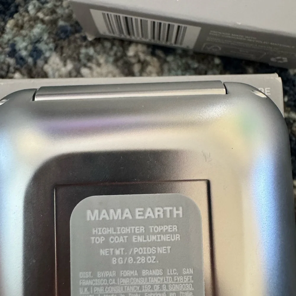 r.e.m. Beauty Interstellar Highlighter Compact